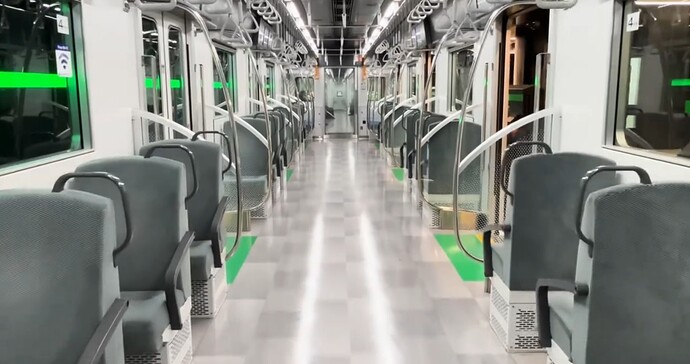 車内の座席2